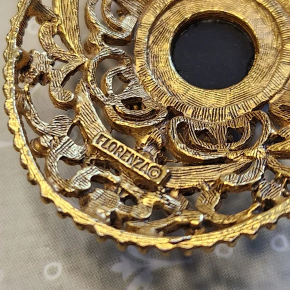 Vintage Florenza Black Rhinestone Mourning Brooch in Gold-tone - Picture 7 of 8